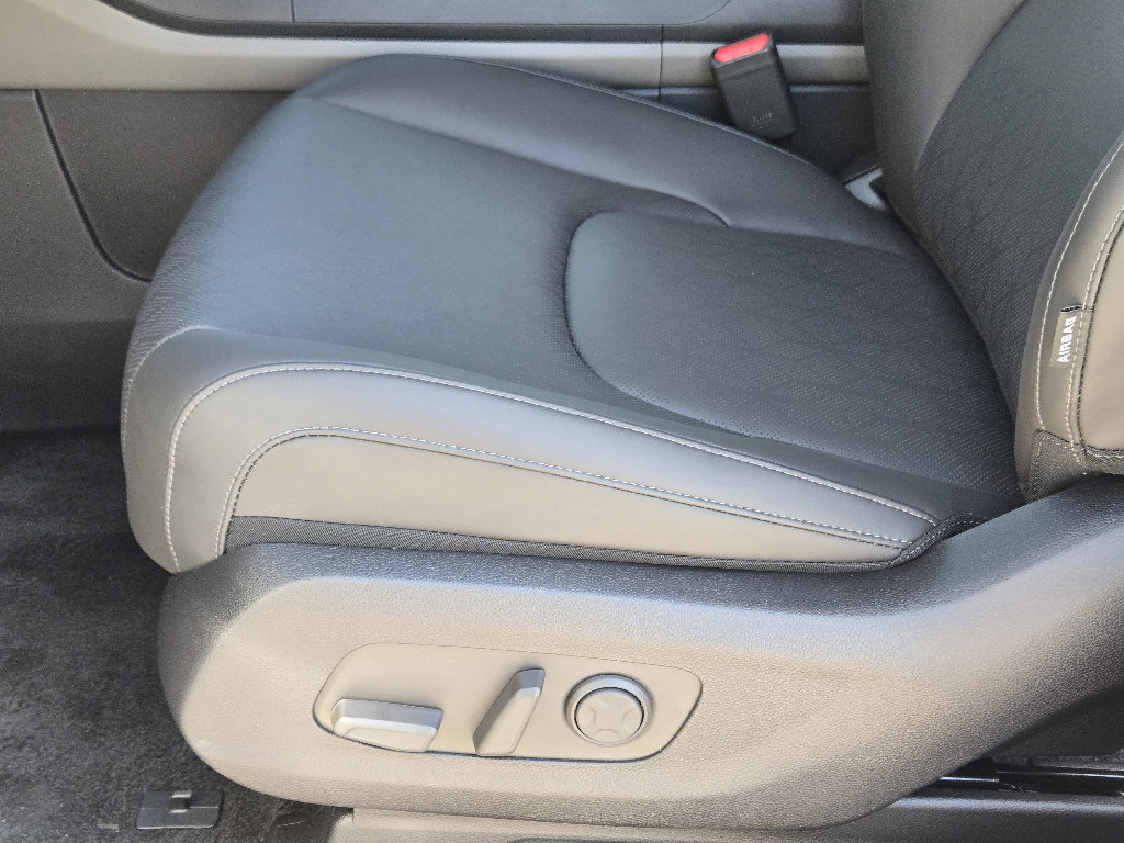 New 2026 Kia Carnival EX image 17