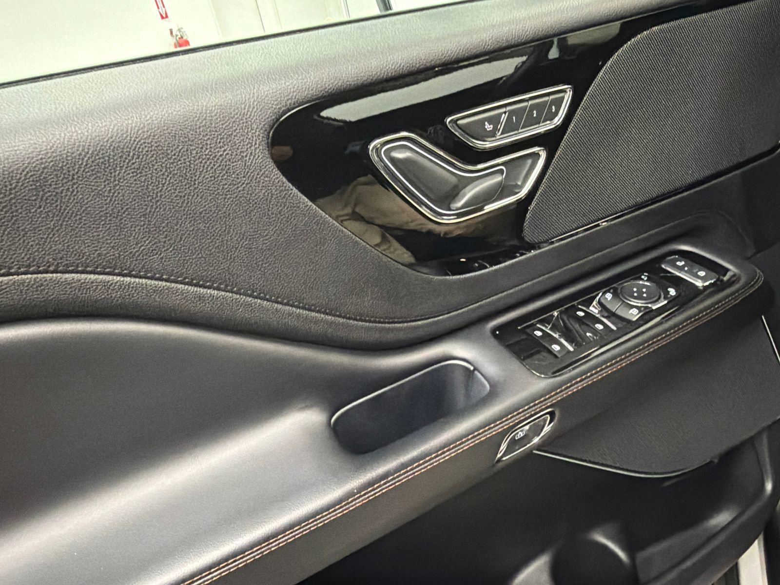 Certified 2023 Lincoln Aviator AWD w/ Premium Package image 36