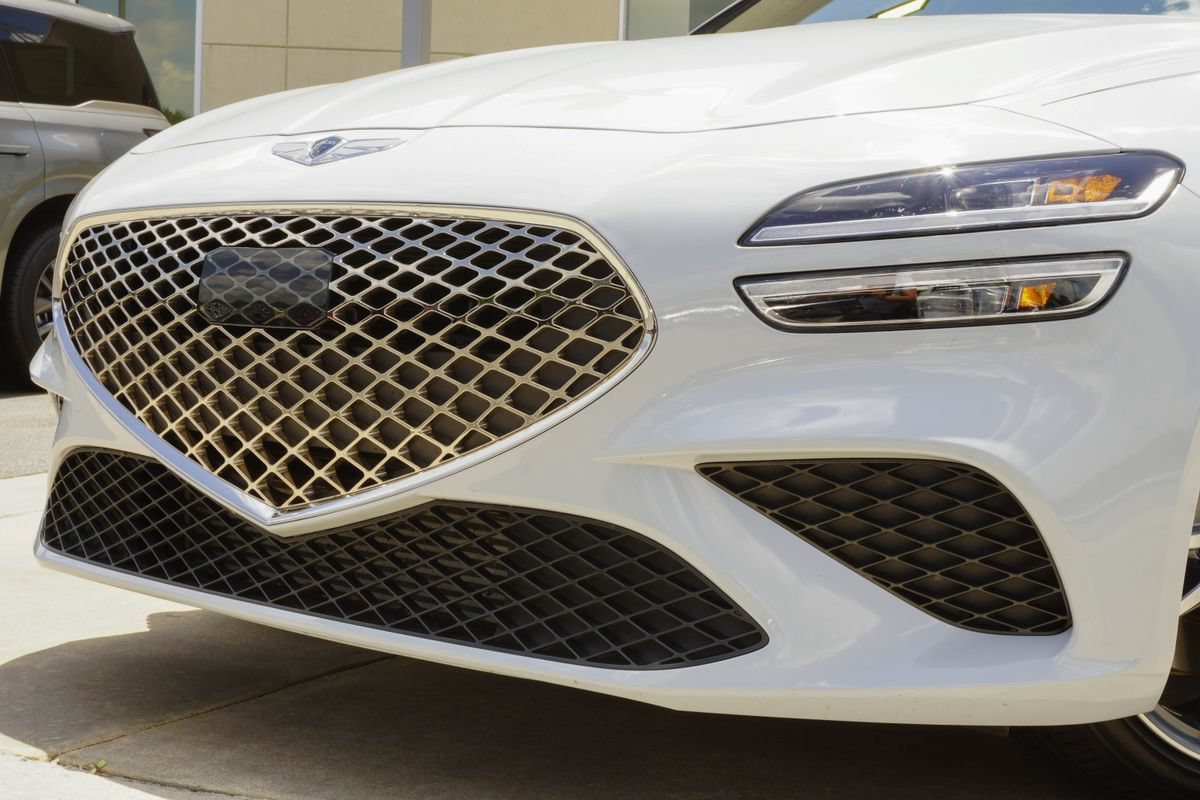 Used 2022 Genesis G70 3.3T RWD image 2