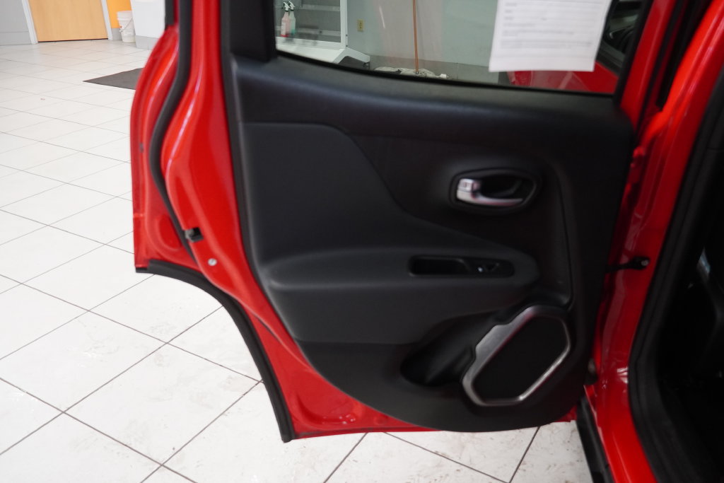 Used 2018 Jeep Renegade Limited AWD/4WD image 21
