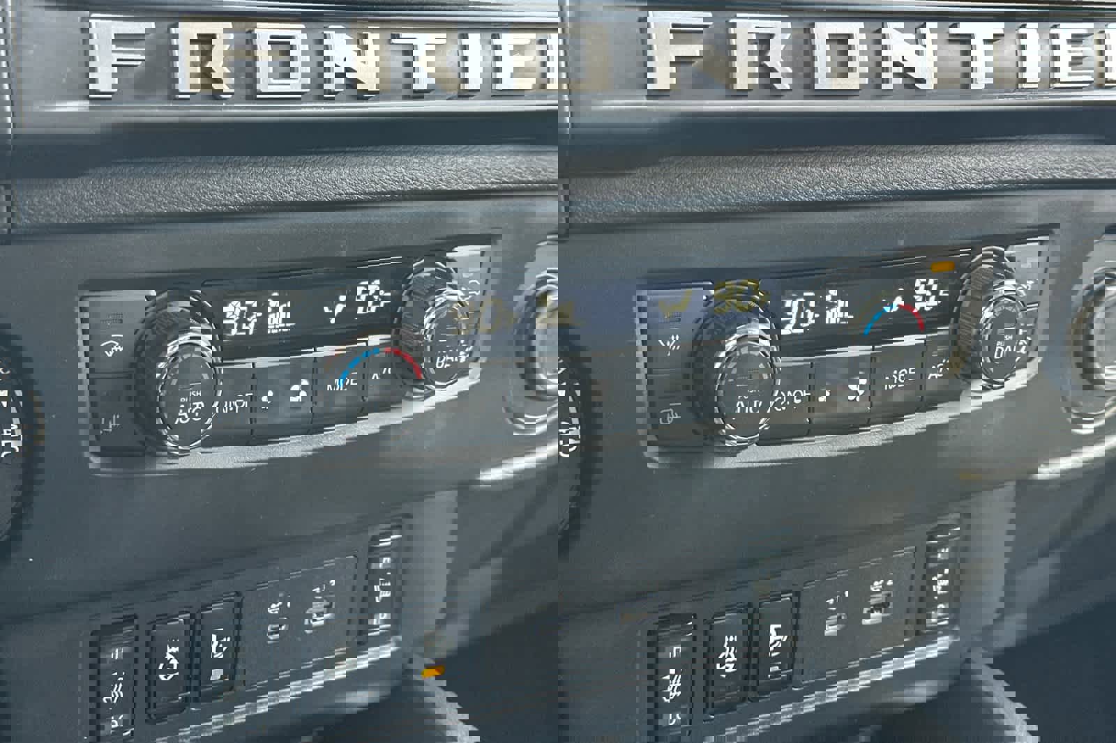 Used 2025 Nissan Frontier SV w/ SV Convenience Package image 19