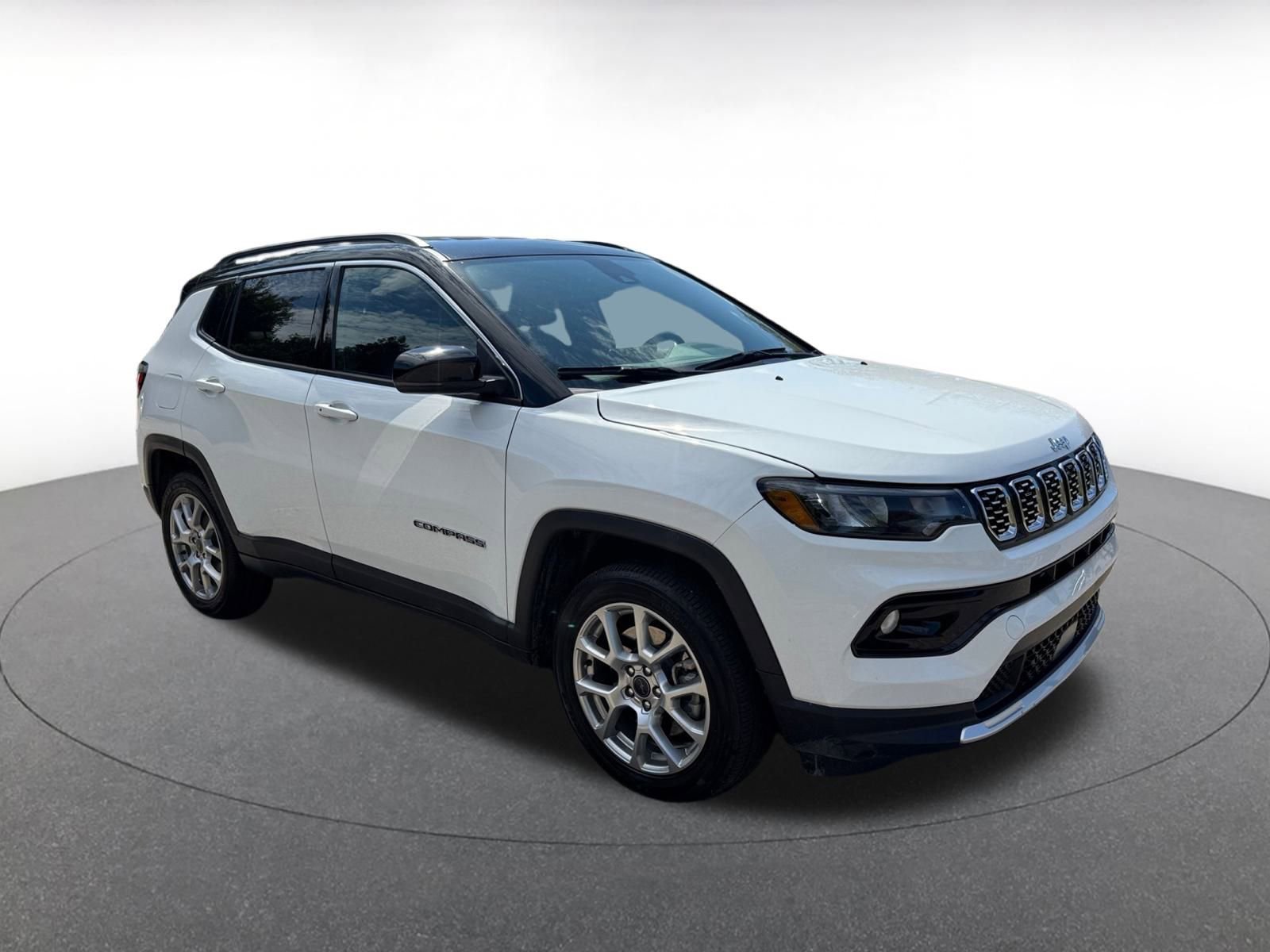 Used 2025 Jeep Compass Limited image 1