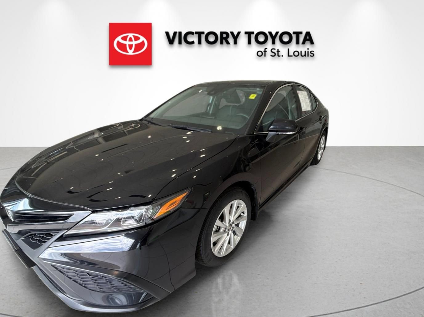 Used 2024 Toyota Camry SE FWD image 7