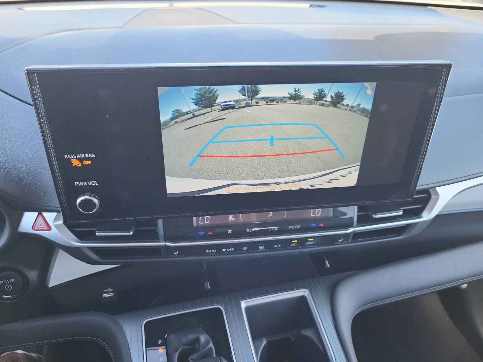 Used 2025 Toyota Sienna XLE FWD image 12