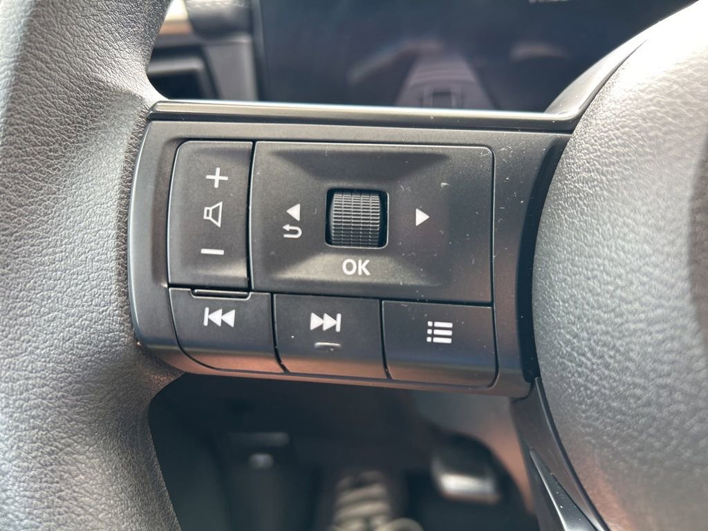 Used 2025 Nissan Kicks SV FWD image 24