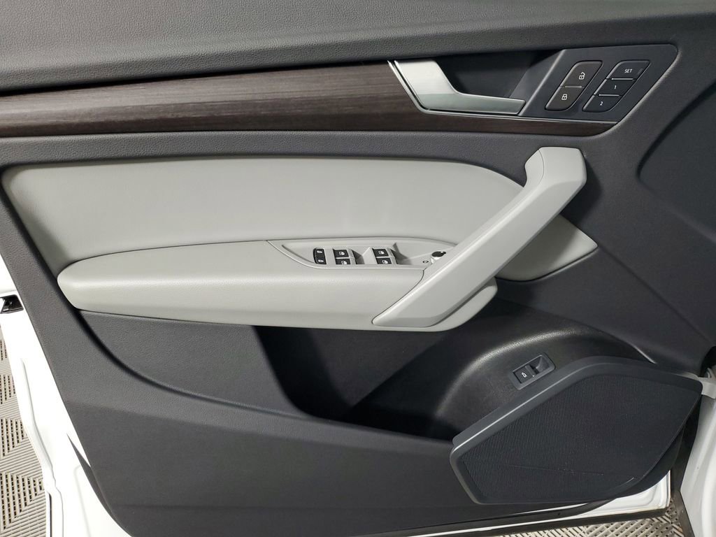 Used 2024 Audi Q5 2.0T Premium w/ Convenience Package image 19