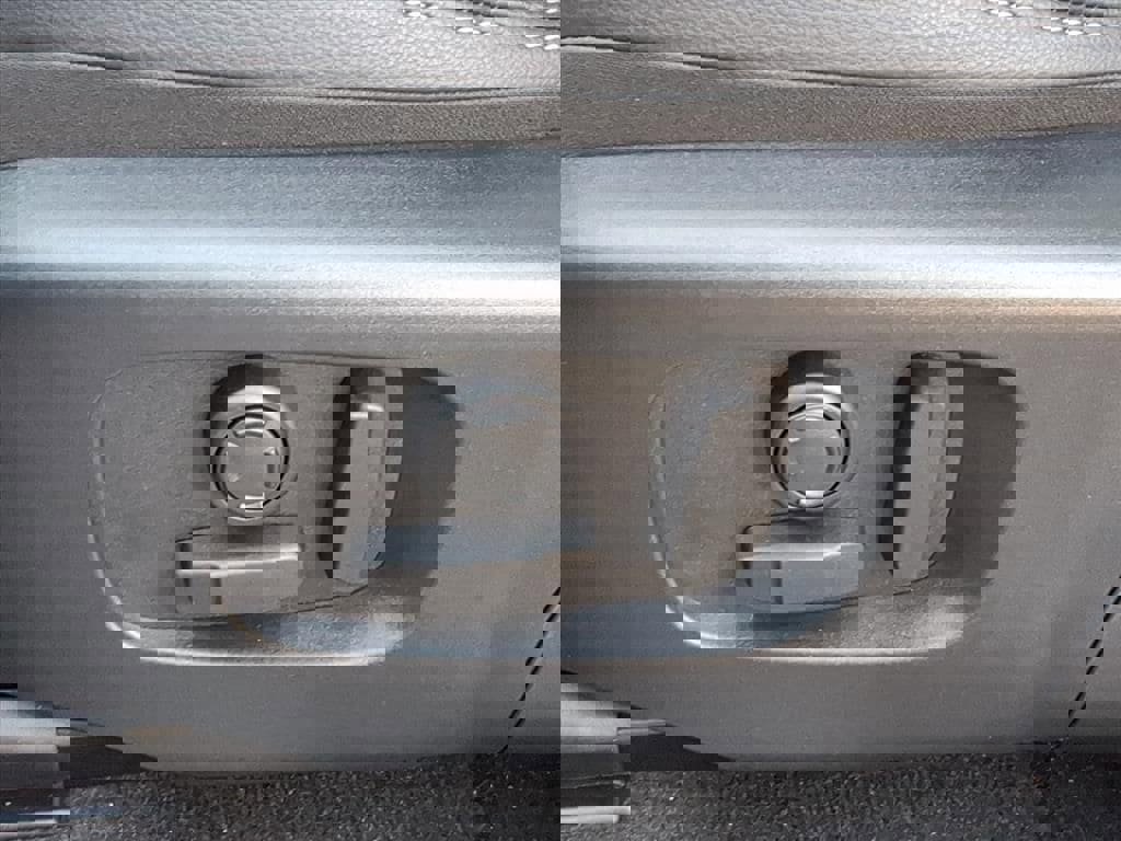 New 2025 Land Rover Discovery Sport Dynamic SE image 12