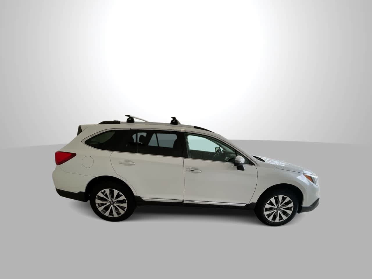Used 2017 Subaru Outback 3.6R Touring AWD/4WD image 9