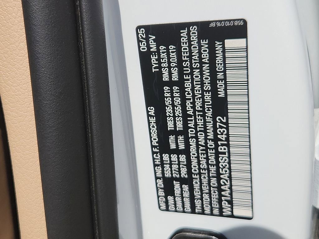 Certified 2025 Porsche Macan image 27