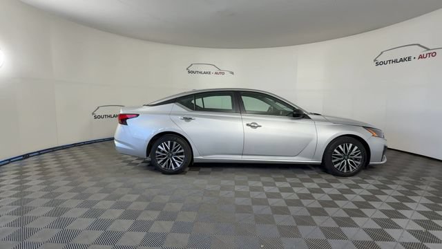 Used 2024 Nissan Altima 2.5 SV FWD image 10