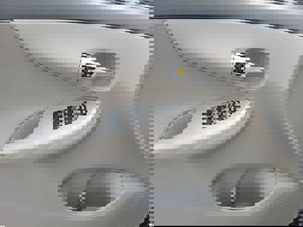 Used 2013 Toyota Corolla LE image 17