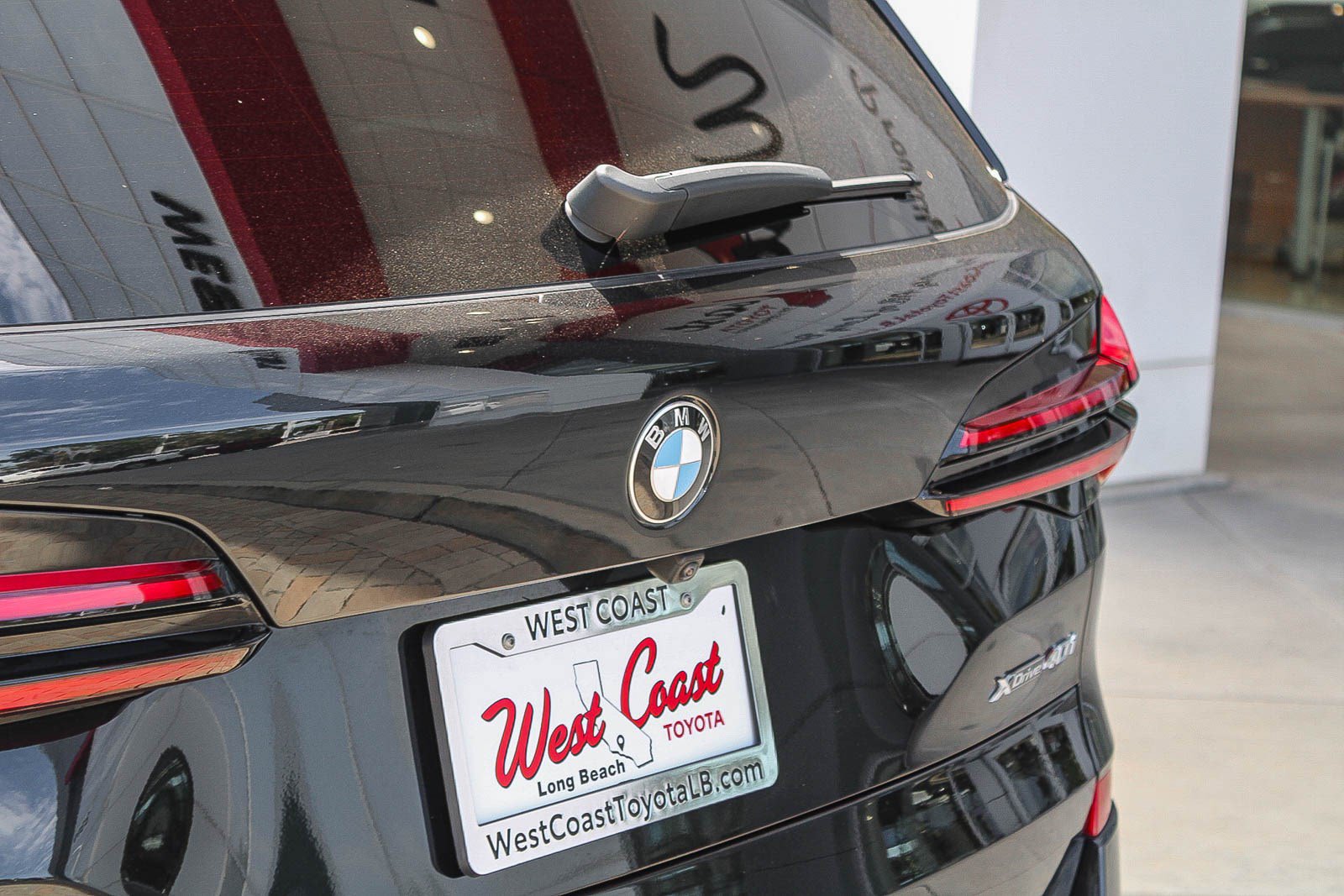 Used 2024 BMW X5 xDrive40i w/ M Sport Package AWD/4WD image 11