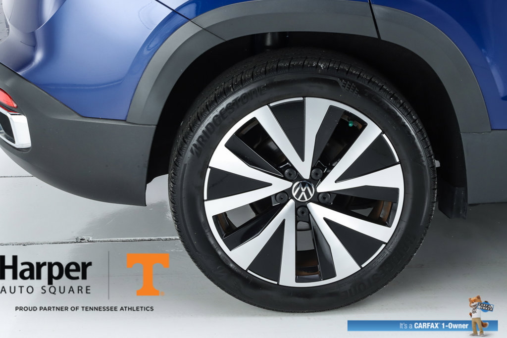 Used 2023 Volkswagen Taos SE w/ Panoramic Sunroof Package FWD image 13