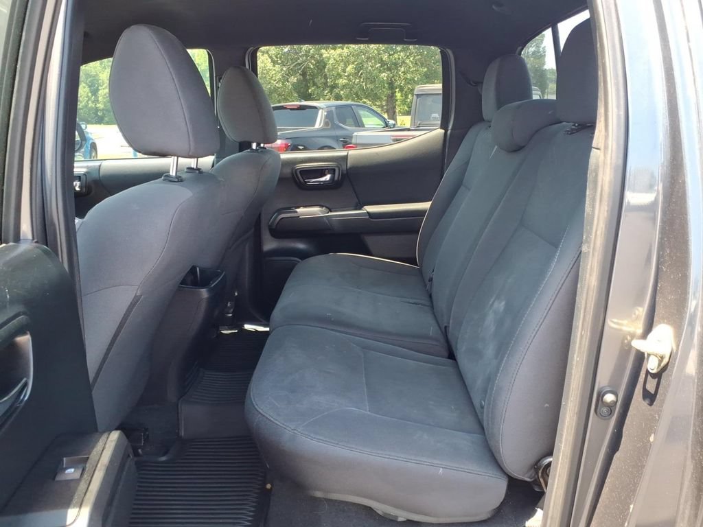Used 2017 Toyota Tacoma TRD Sport w/ Tow Package (A/T) AWD/4WD image 4