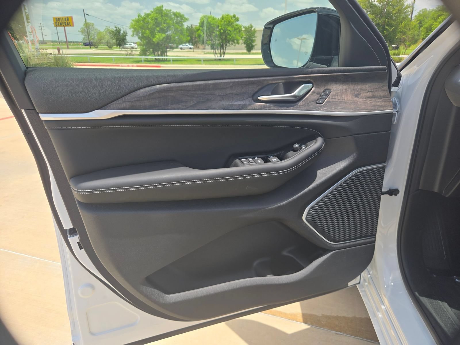 New 2026 Jeep Grand Cherokee Limited AWD/4WD image 12