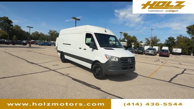 Used 2025 Mercedes-Benz Sprinter 2500 image 4