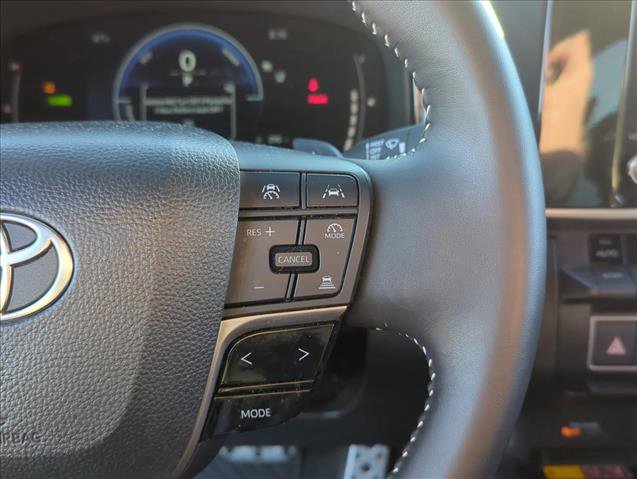 Used 2025 Toyota Camry SE image 11