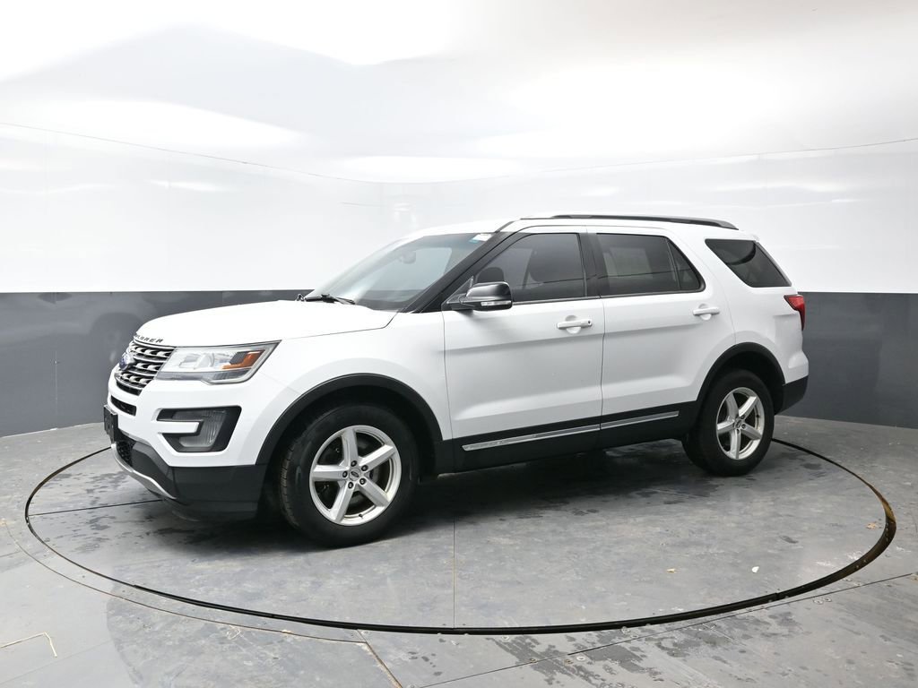 Used 2016 Ford Explorer XLT w/ Equipment Group 201A image 8
