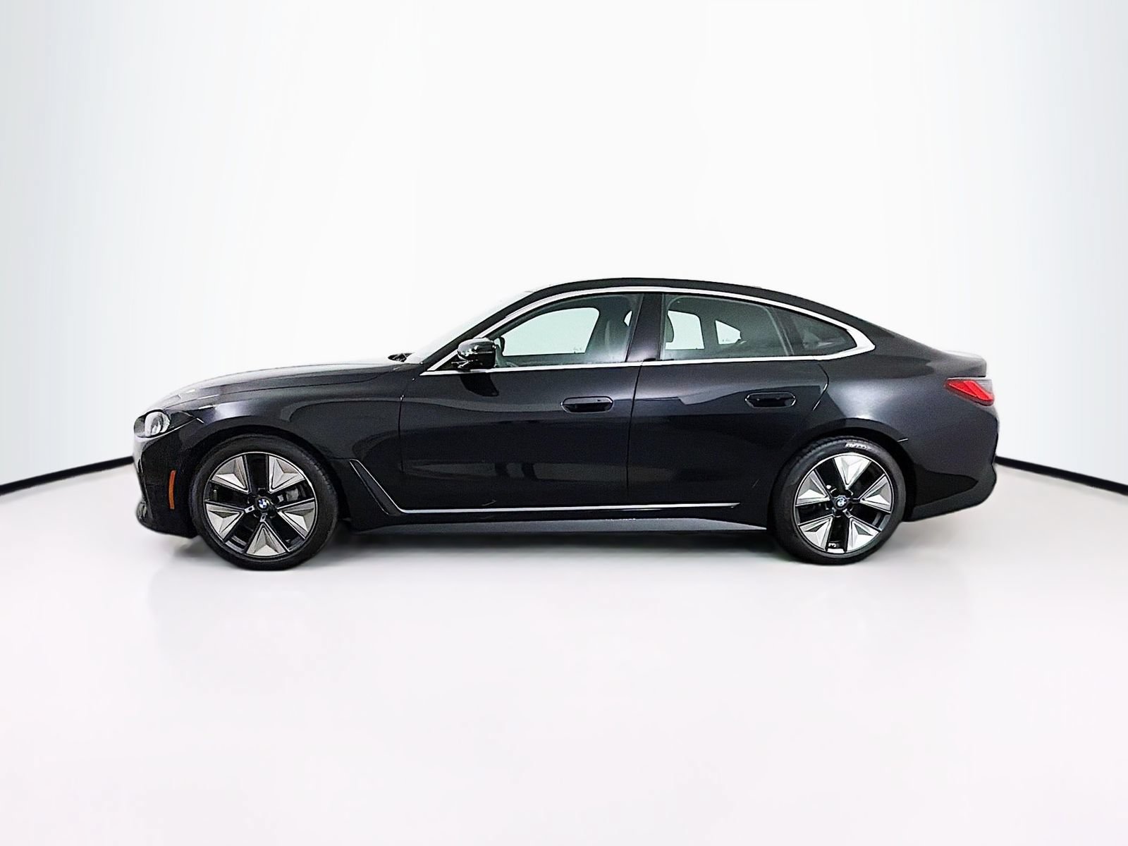 Used 2025 BMW i4 xDrive40i w/ Parking Assistance Package AWD/4WD image 4