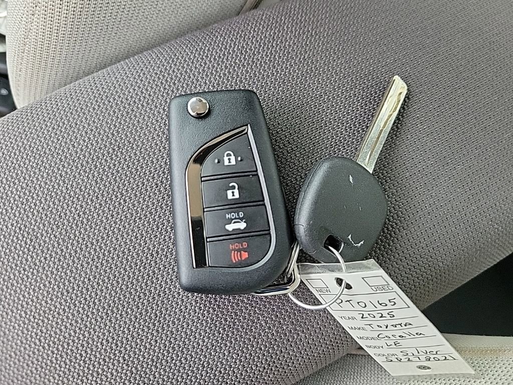 Used 2025 Toyota Corolla LE image 27