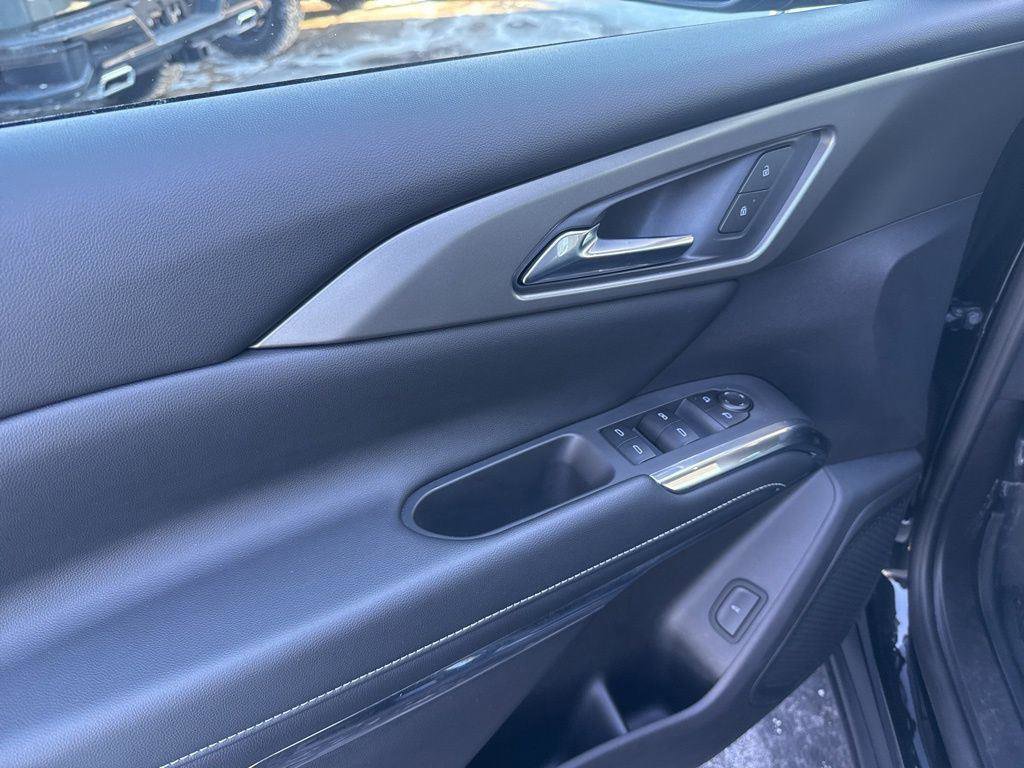 Used 2026 Chevrolet Traverse LT w/ Midnight/Sport Edition FWD image 21