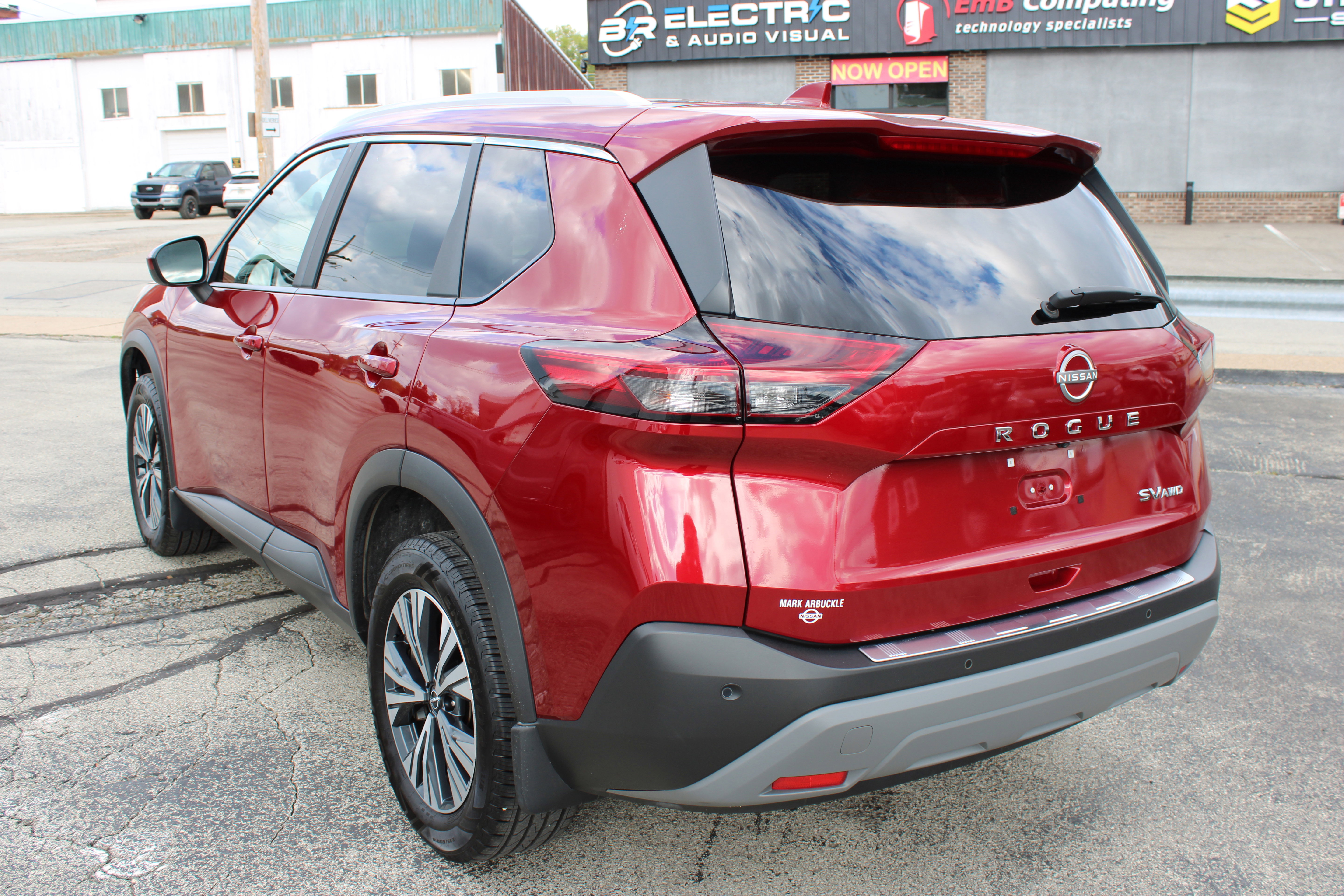 Certified 2023 Nissan Rogue SV w/ SV Premium B Package AWD/4WD image 3