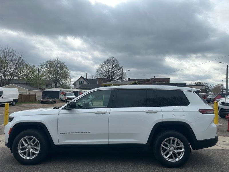 Used 2023 Jeep Grand Cherokee L Laredo AWD/4WD image 5
