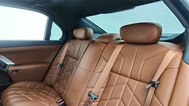 Used 2023 BMW 740i w/ Executive Package image 29