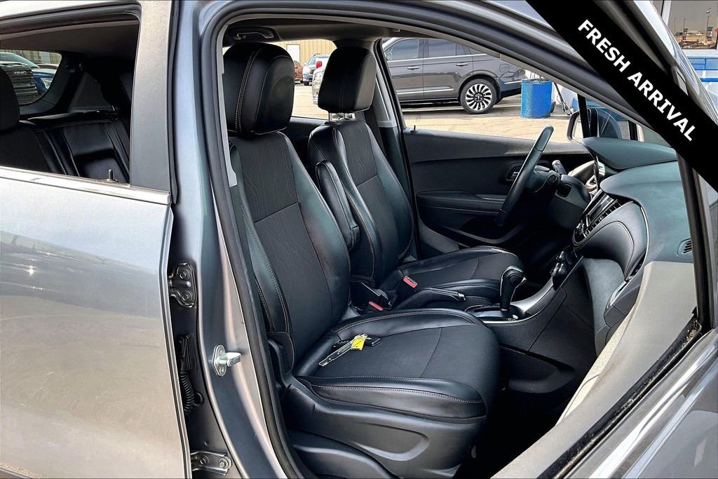Used 2020 Chevrolet Trax LT w/ LT Convenience Package image 26