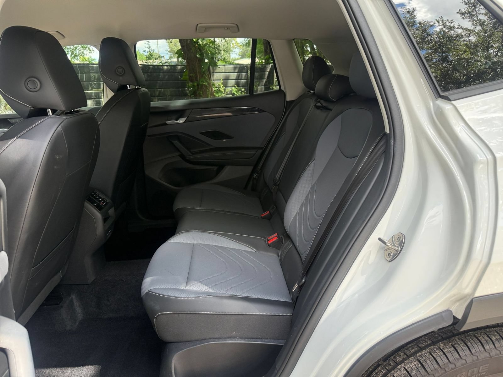 Used 2026 Volkswagen Tiguan SE FWD image 33
