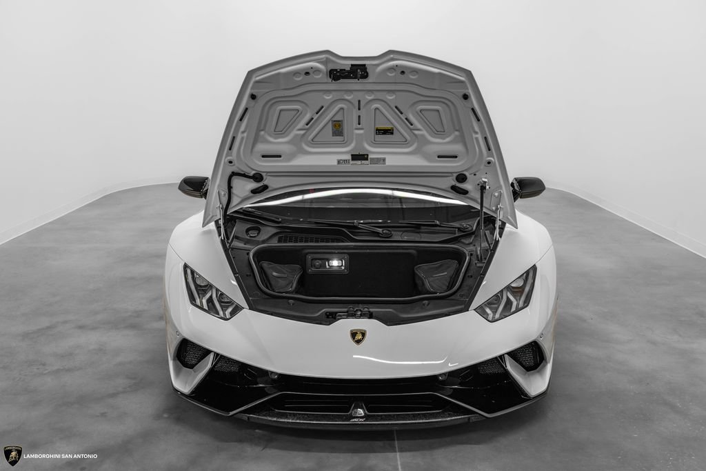 Used 2019 Lamborghini Huracan Performante AWD/4WD image 18