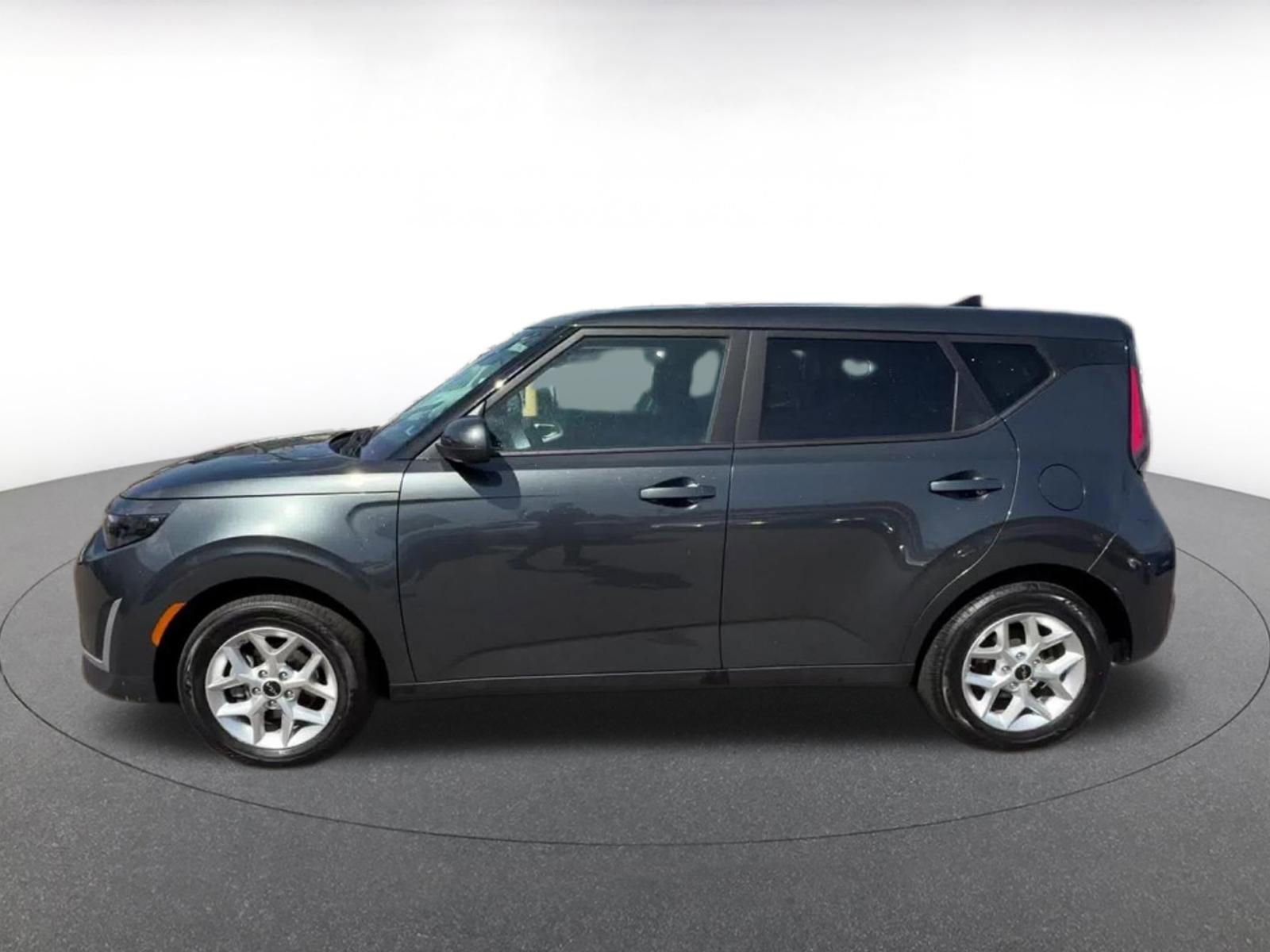 Used 2025 Kia Soul LX w/ LX Technology Package image 9