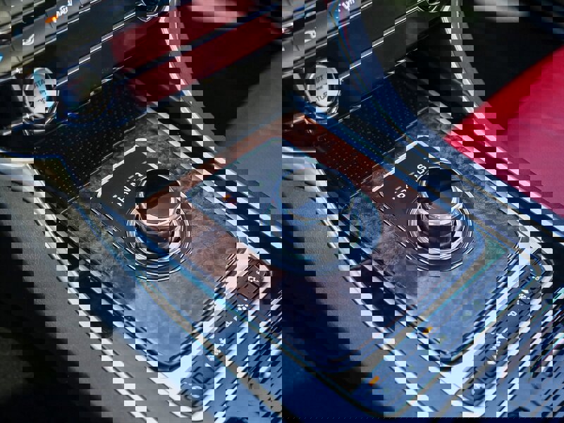 Used 2017 Jaguar XF R-Sport image 29