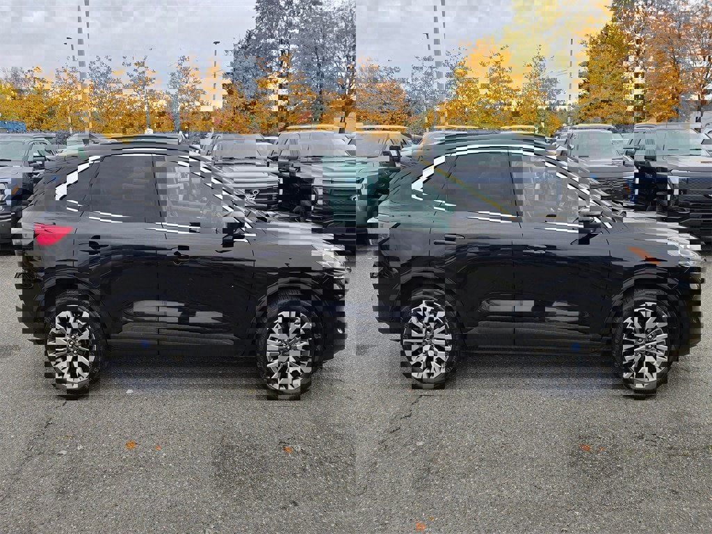 Used 2022 Ford Escape Titanium w/ Class II Trailer Tow Package image 4