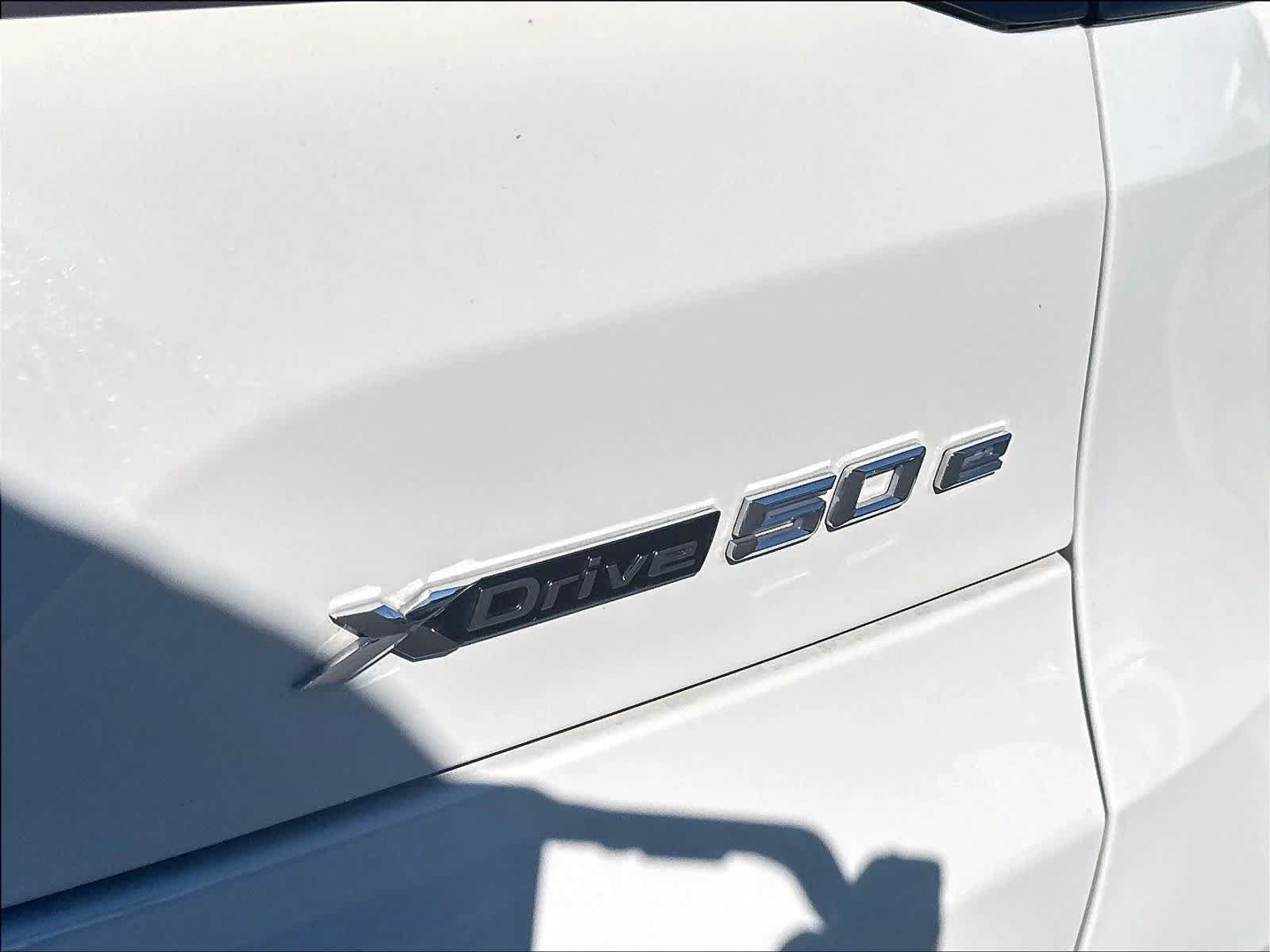 Used 2024 BMW X5 xDrive50e w/ Parking Assistance Package AWD/4WD image 25