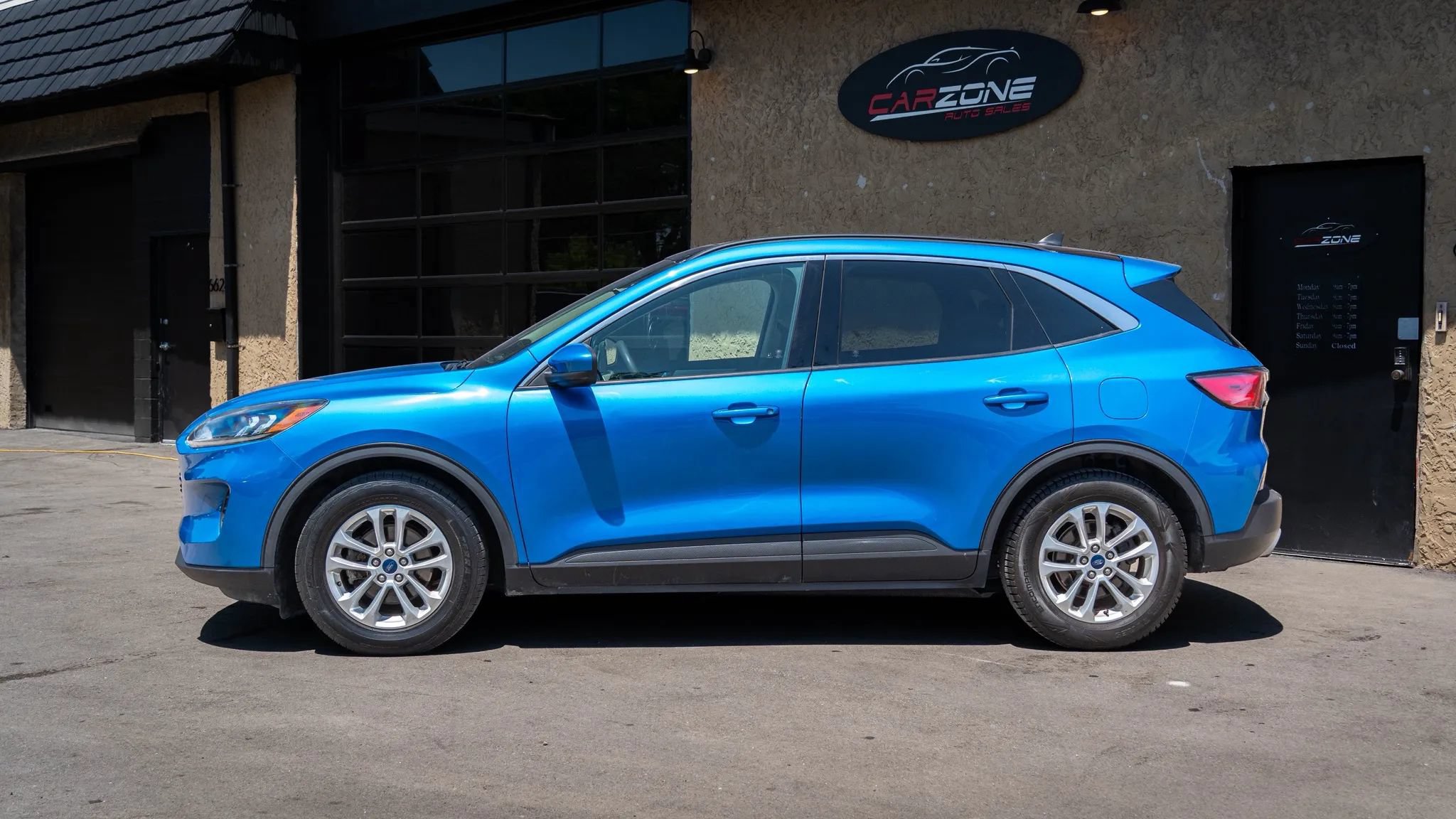 Used 2020 Ford Escape SE FWD image 2