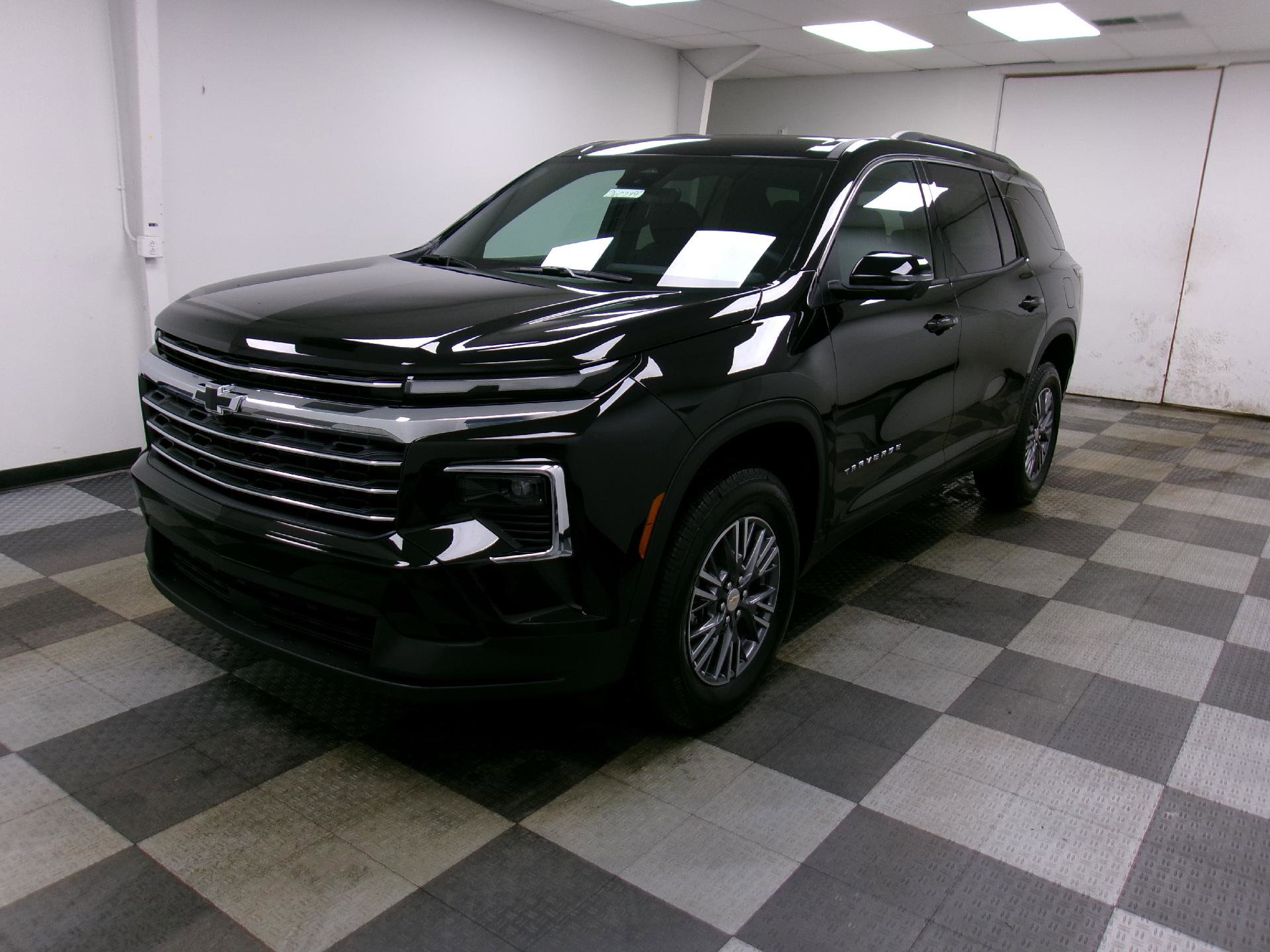 New 2026 Chevrolet Traverse LT w/ Driver Confidence Package image 1