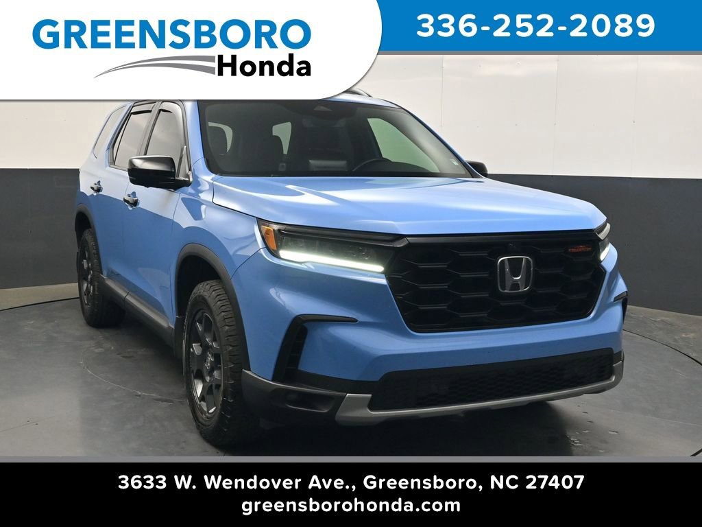 Used 2025 Honda Pilot TrailSport image 1