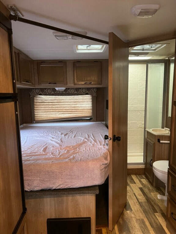 Used 2014 Ford E-350 and Econoline 350 Super Duty image 15