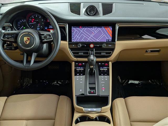 Certified 2025 Porsche Macan image 20