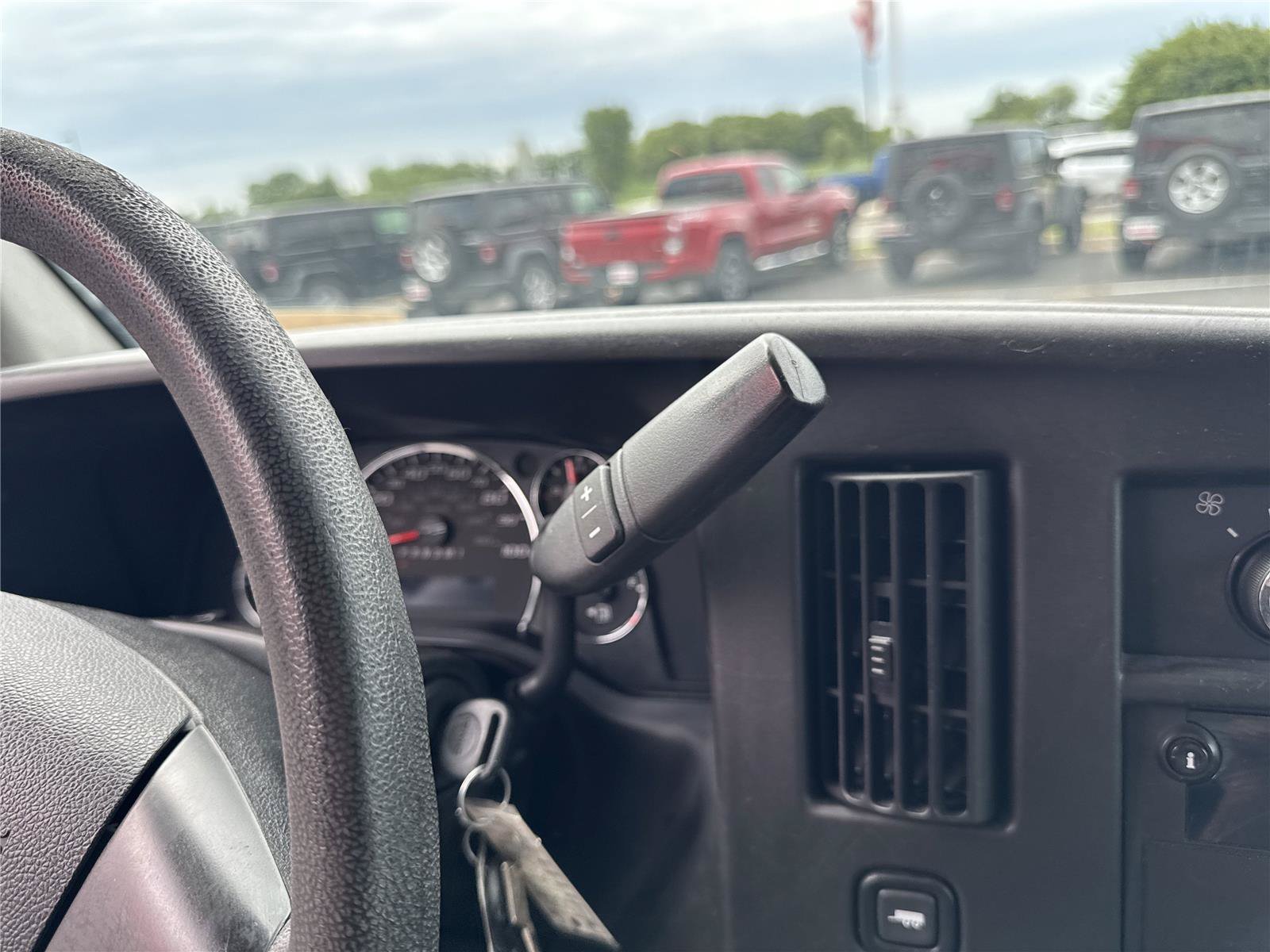 Used 2014 Chevrolet Express 3500 RWD image 18