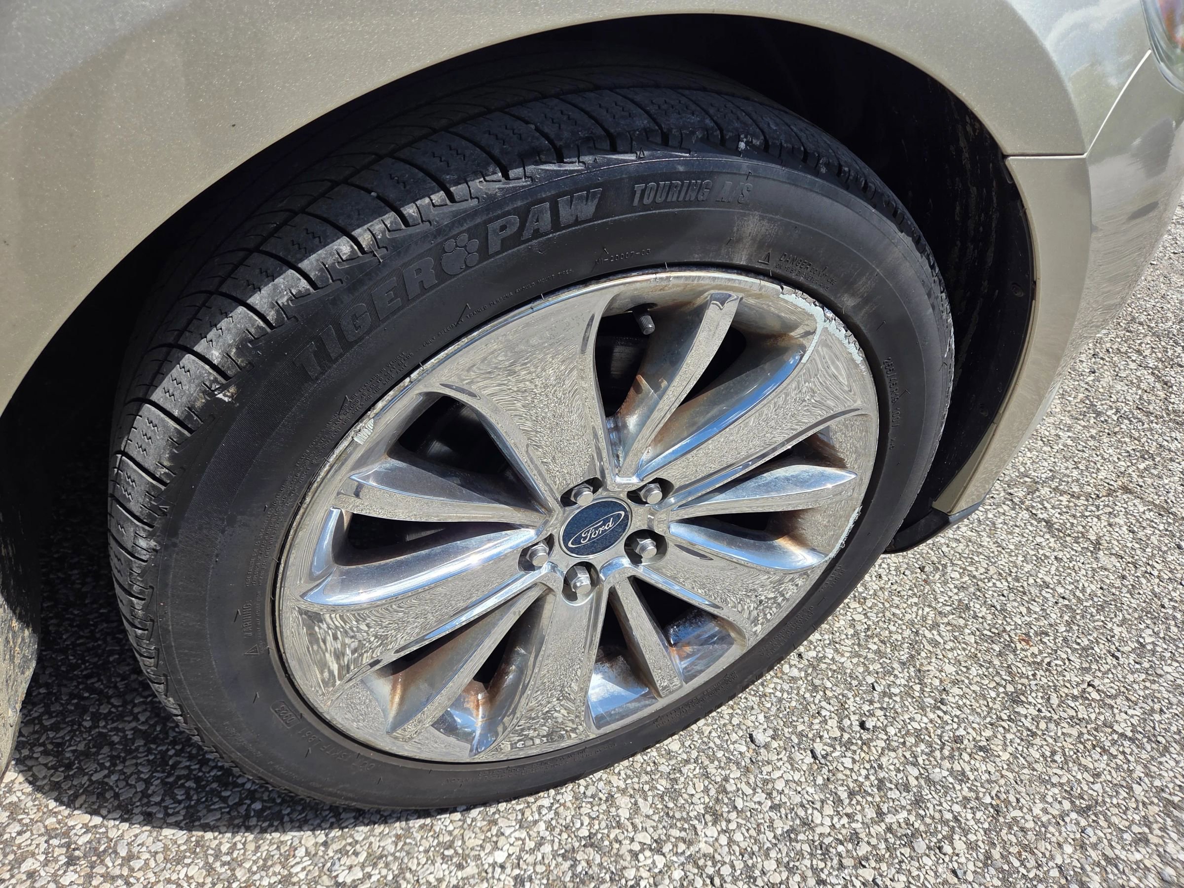 Used 2010 Ford Taurus Limited AWD/4WD image 13