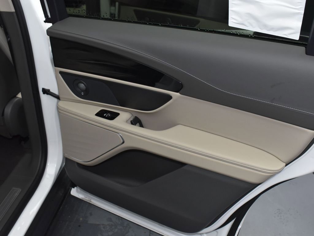 Certified 2025 Lincoln Nautilus Premier w/ Equipment Group 102A image 29