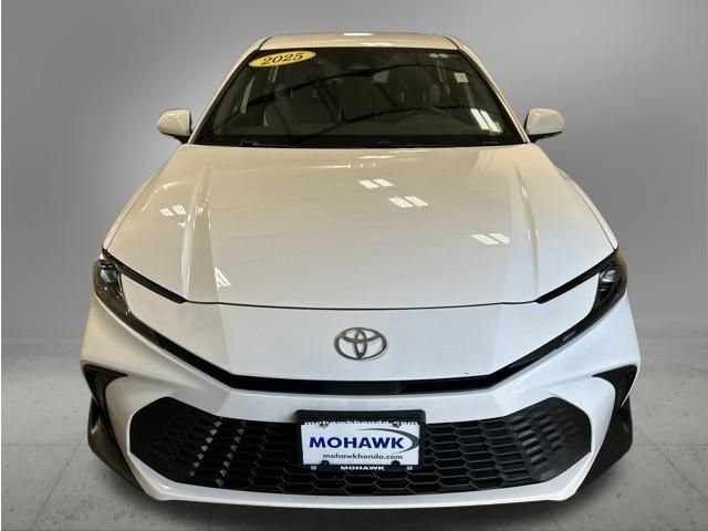 Used 2025 Toyota Camry SE w/ Convenience Package AWD/4WD image 9