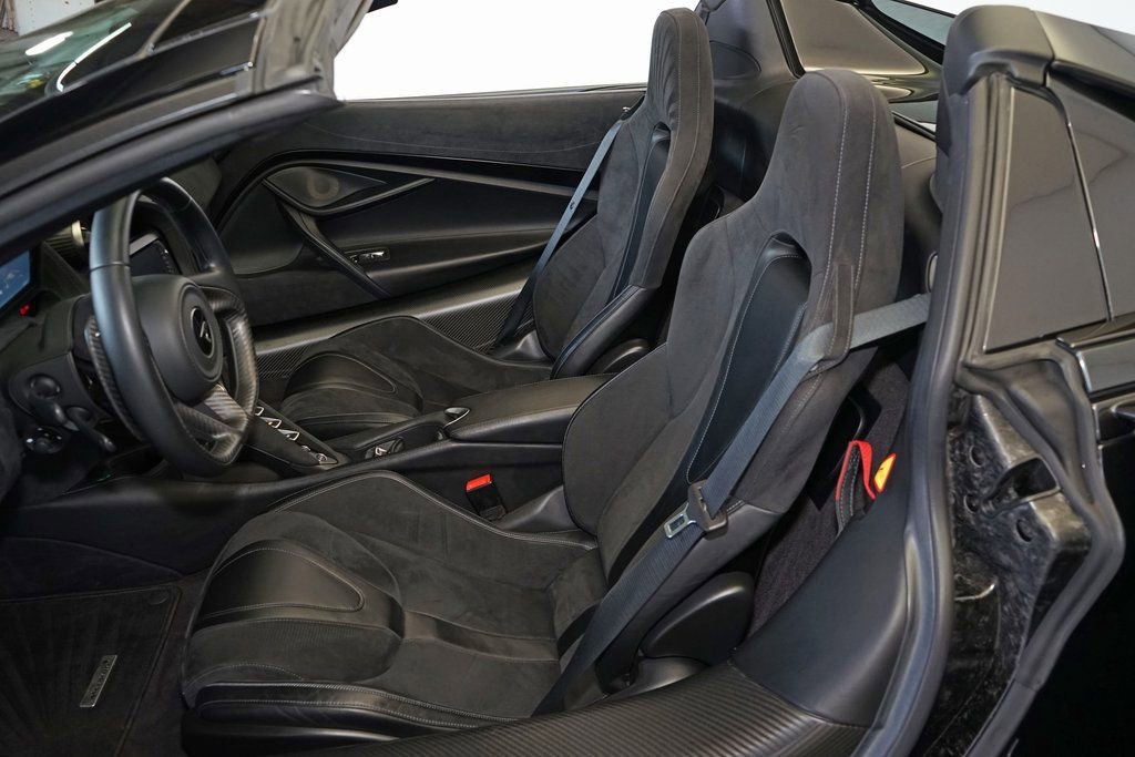 Used 2020 McLaren 720S Spider image 16