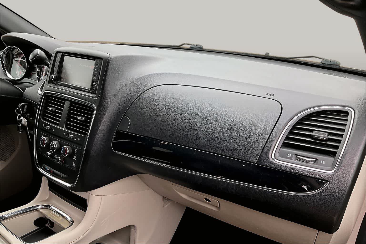 Used 2020 Dodge Grand Caravan SXT FWD image 14