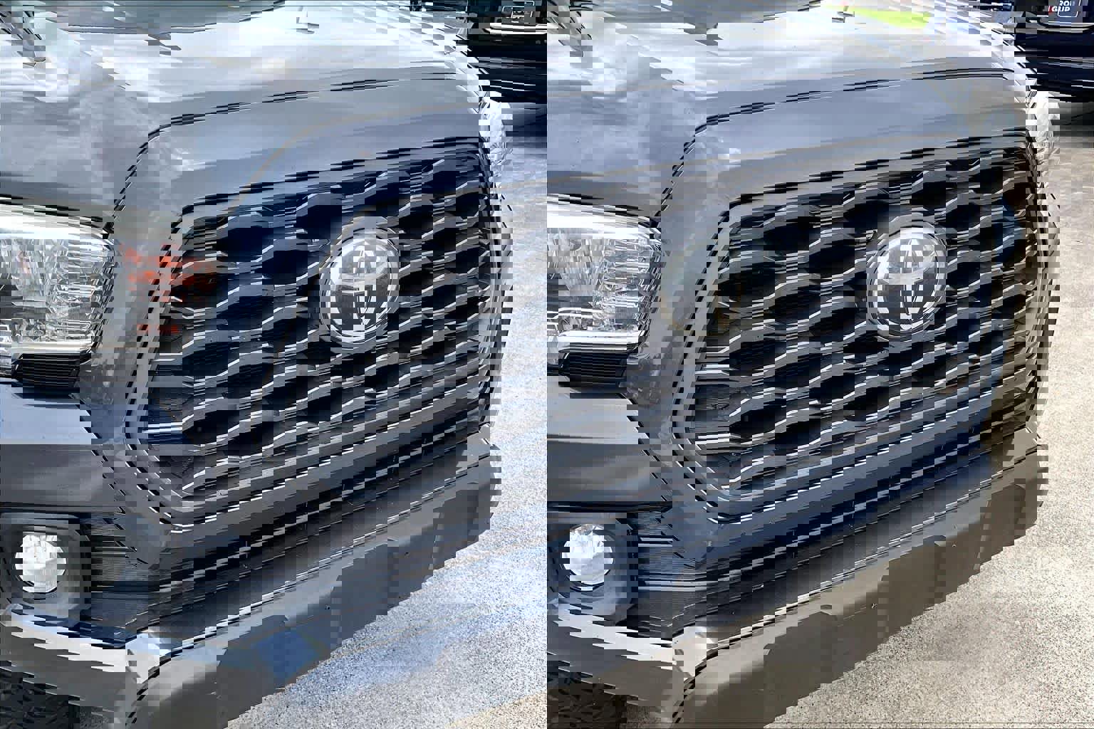 Used 2020 Toyota Tacoma TRD Off-Road AWD/4WD image 28