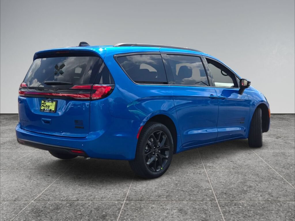 New 2027 Chrysler Pacifica Select AWD/4WD image 17