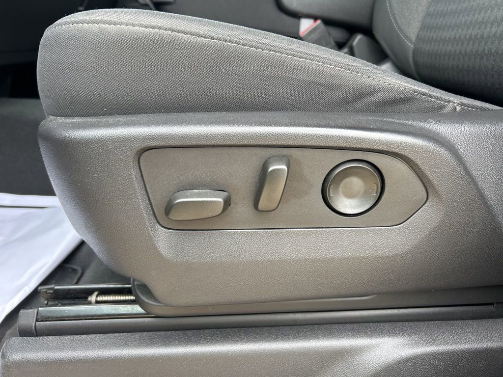 Used 2023 Chevrolet Silverado 1500 LT AWD/4WD image 13