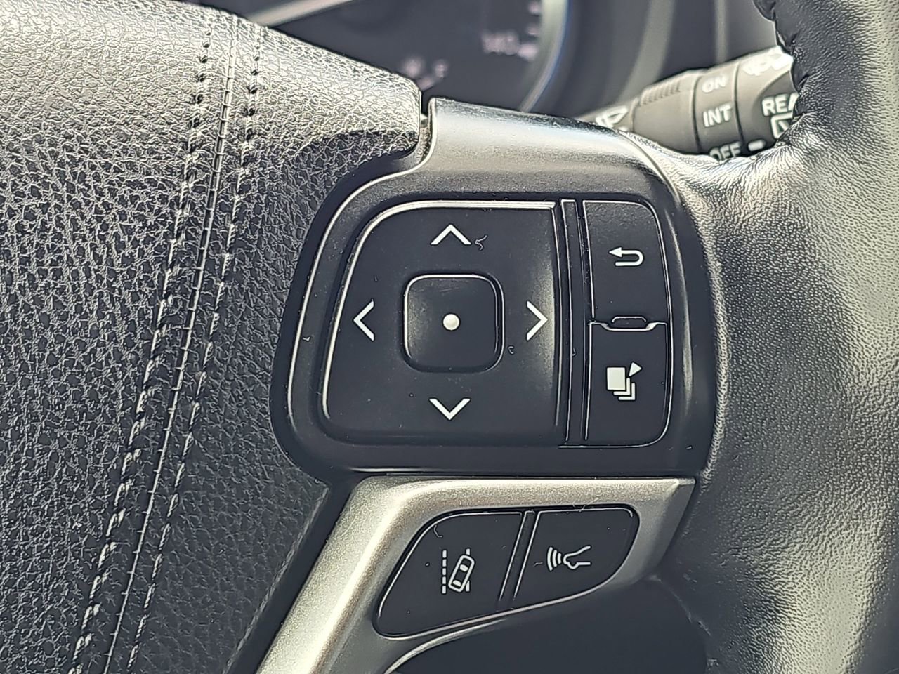 Used 2017 Toyota Highlander XLE w/ Protection Package #3 image 24